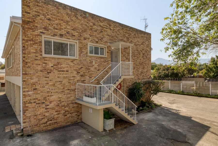 To Let 2 Bedroom Property for Rent in Lionviham Western Cape